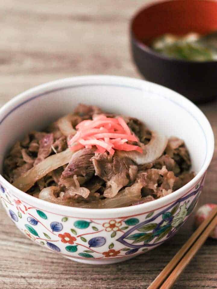 Gyudon (Japanese Beef Bowl) - Umami Pot