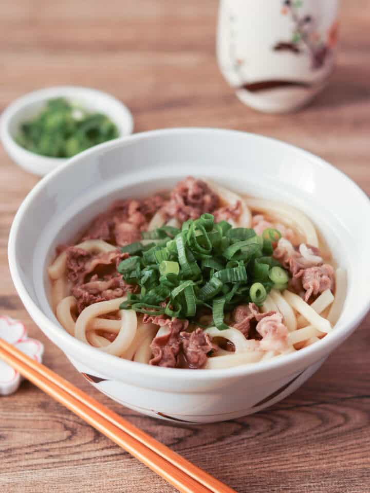 Niku Udon (Udon Noodle Soup with Beef Broth) - UmamiPot