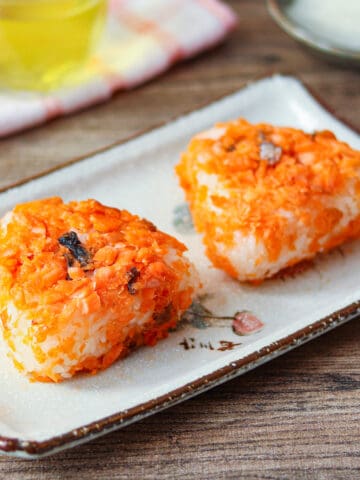 salmon-onigiri