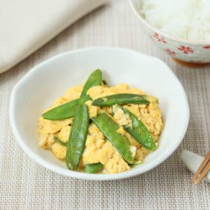 Snow Peas Tamago-Toji (simmered with Japanese-style scrambled eggs)
