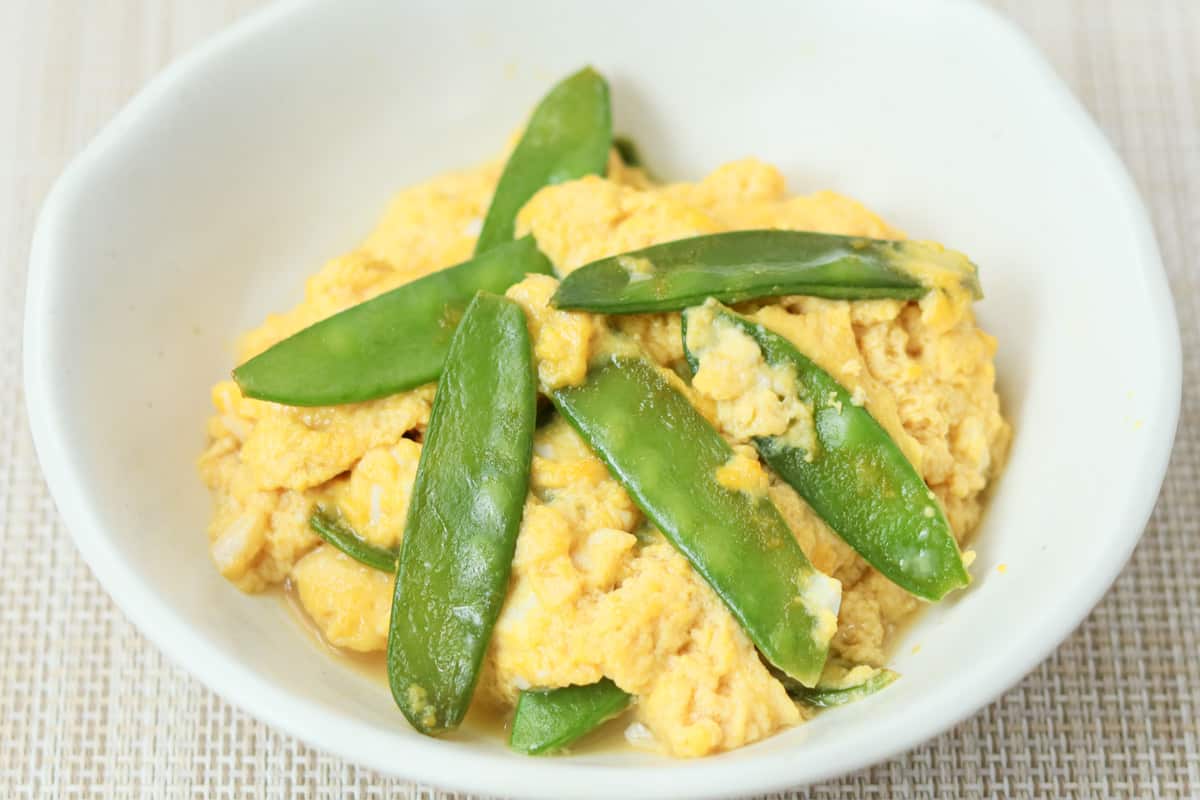 Snow Peas Tamago-Toji (simmered with Japanese-style scrambled eggs)