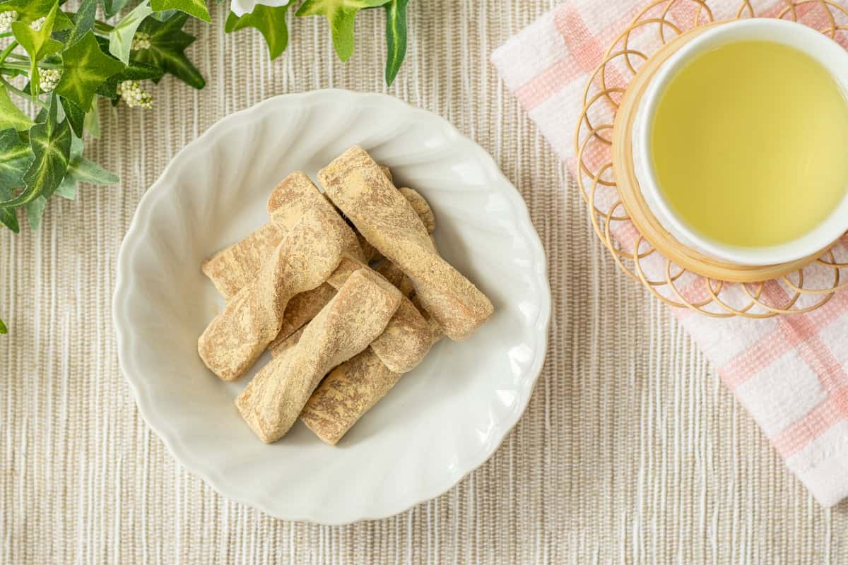 Kinako Nejiri (Japanese twisted soybean flour snack)