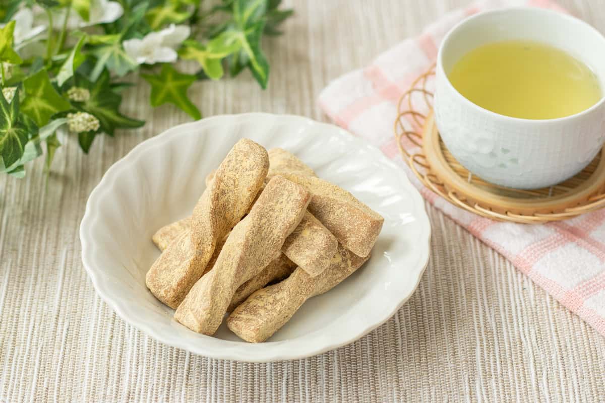 Kinako Nejiri (Japanese twisted soybean flour snack)