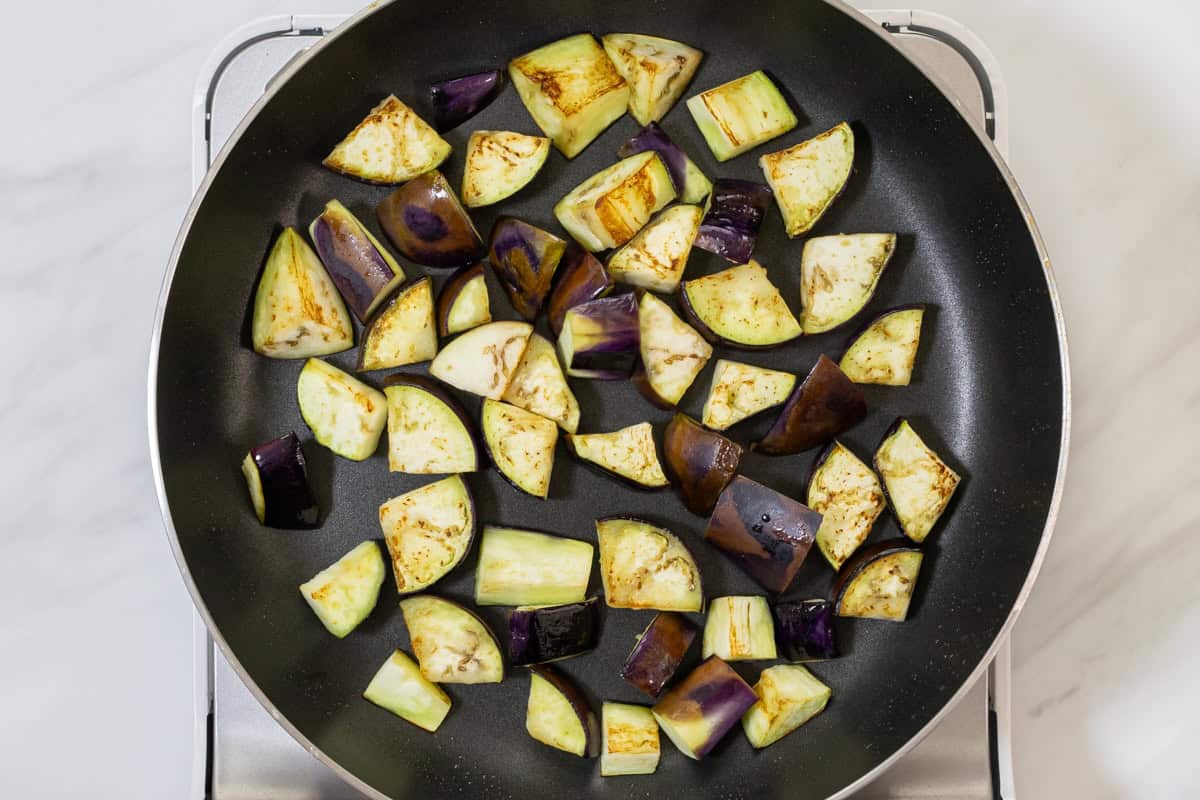 stir-fried Japanese eggplant with ground meat_instruction-3