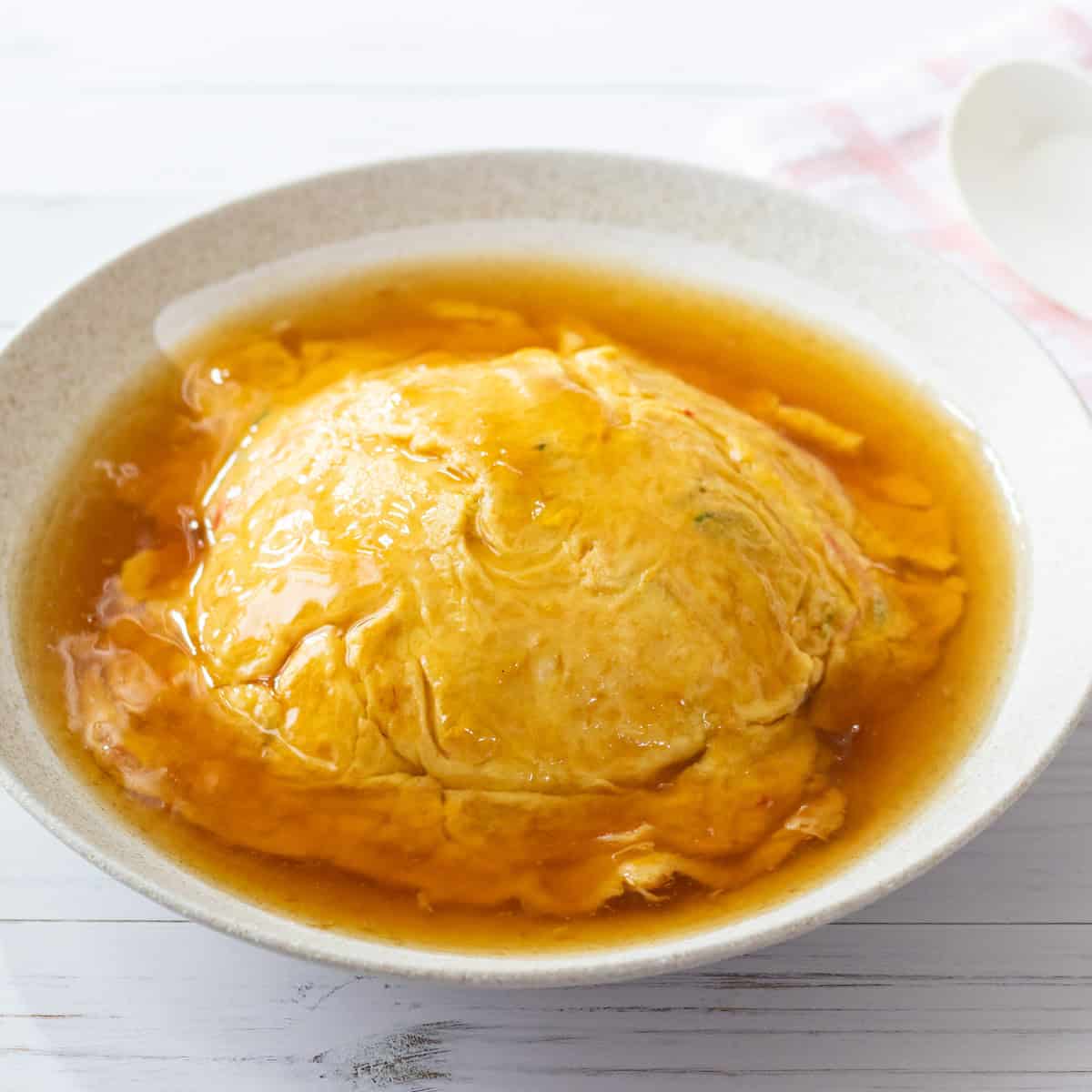 Tenshinhan (Fluffy omelet over rice with sauce)