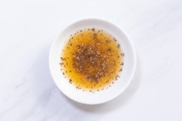 vinegar with black pepper for gyoza_instruction-1