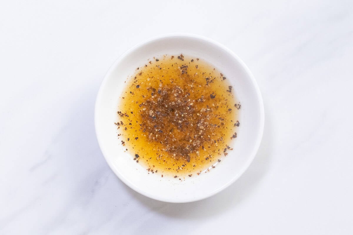 vinegar with black pepper for gyoza_instruction-1