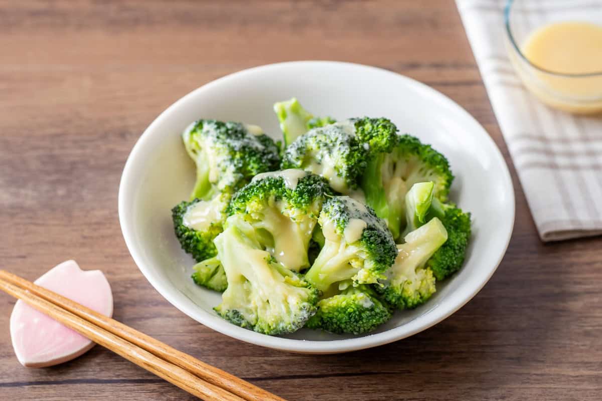Broccoli Sumisoae (sweet miso vinegar sauce)