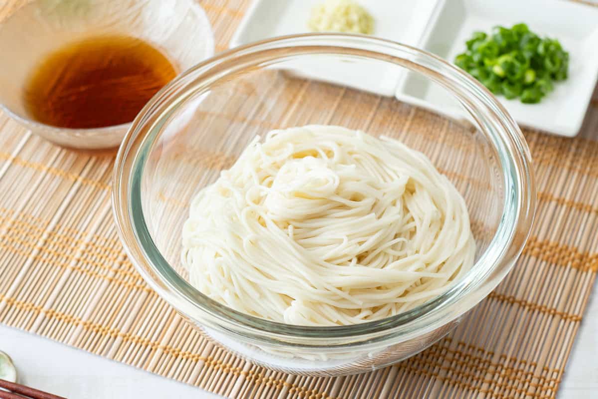 Somen (Cold thin noodles with dipping sauce)