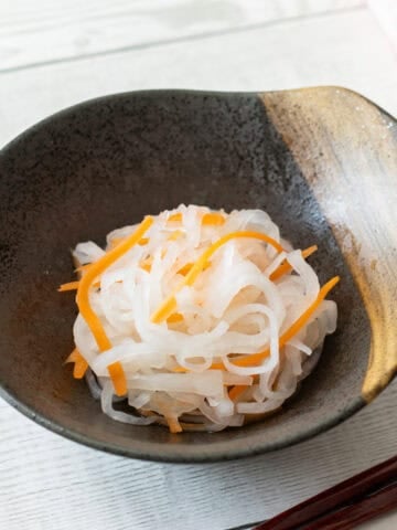 Kohaku Namasu (Japanese pickled daikon and carrot salad)