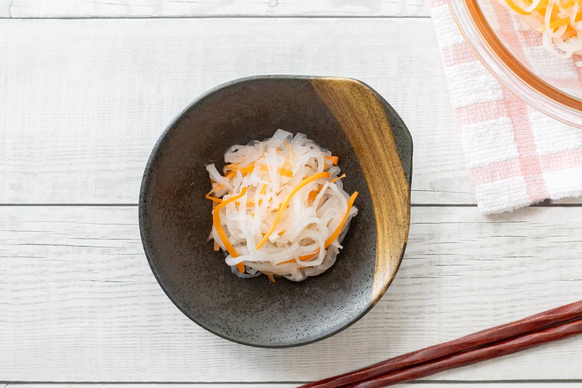 Kohaku Namasu (Japanese pickled daikon and carrot salad)