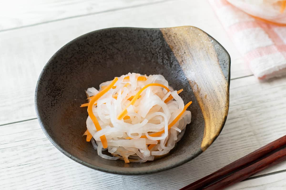 Kohaku Namasu (Japanese pickled daikon and carrot salad)
