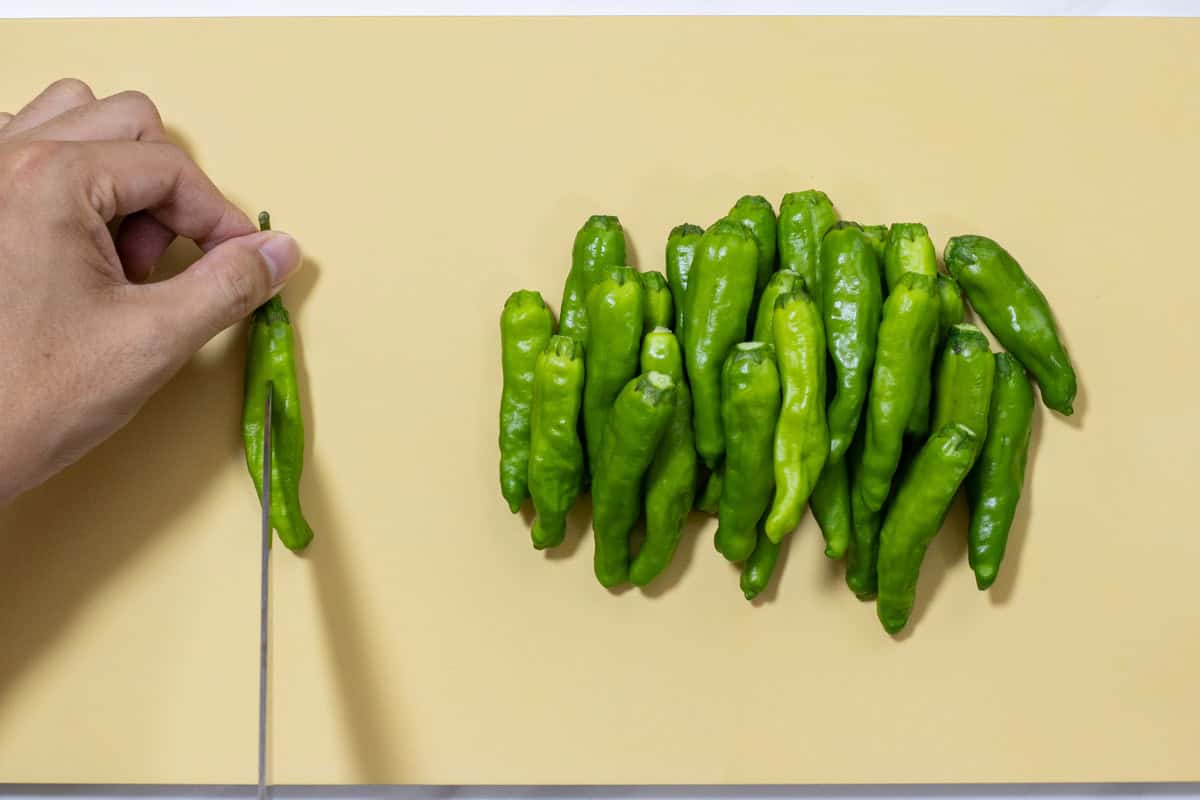 blistered shishito peppers with ginger soy sauce_instruction-2