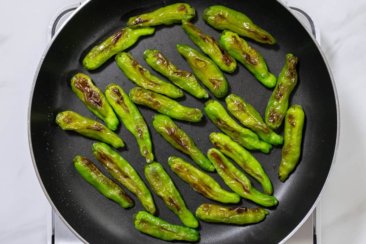 blistered shishito peppers with ginger soy sauce_instruction-3
