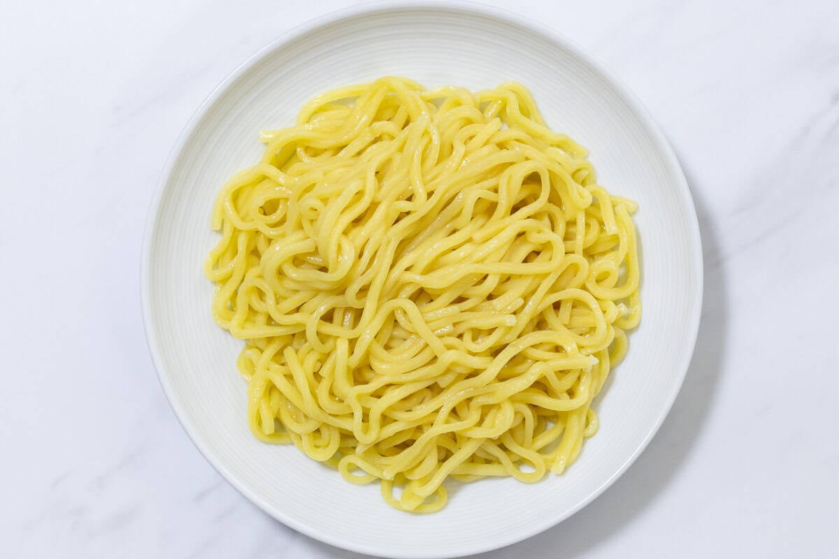 thick, wavy ramen noodles